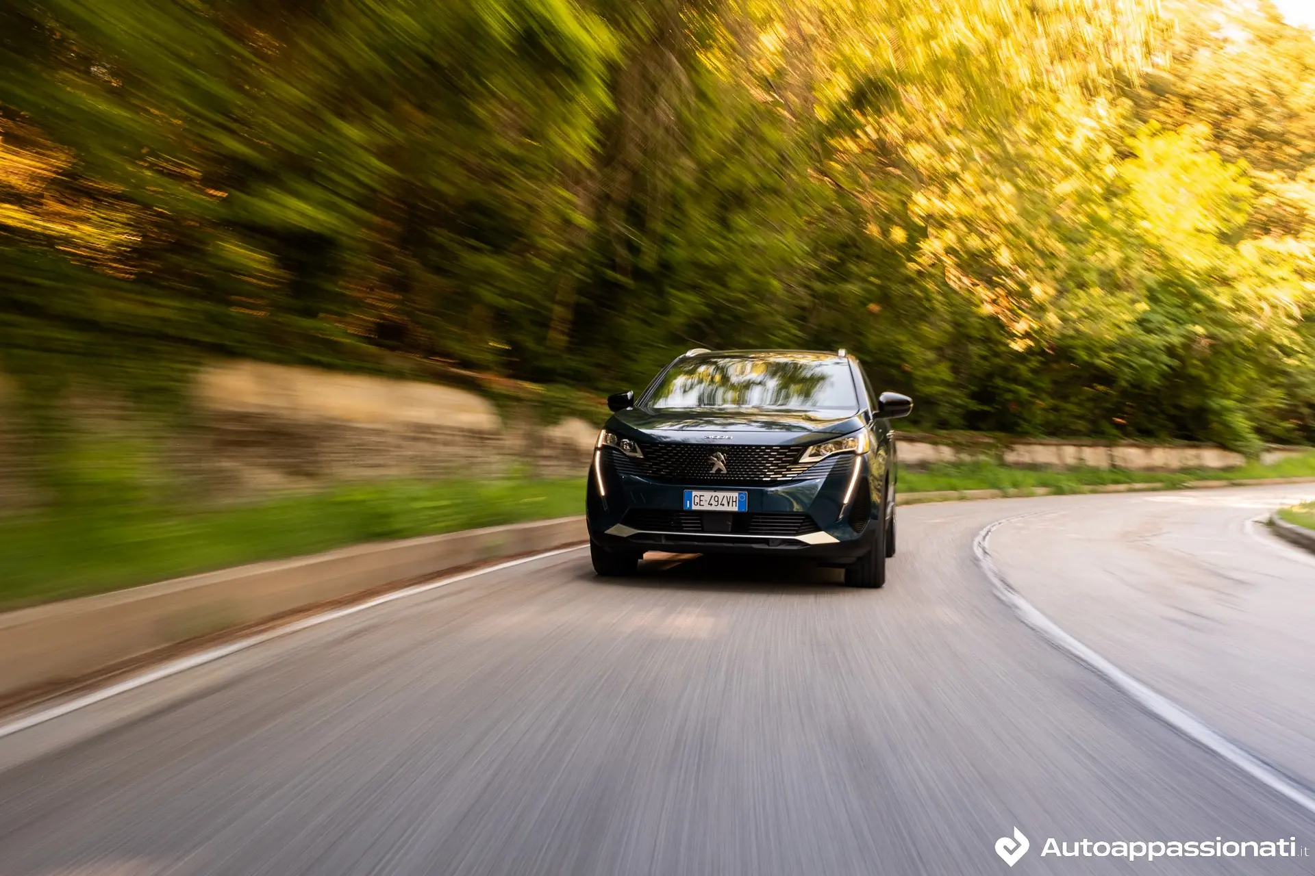 peugeot 3008 hybrid prova su strada