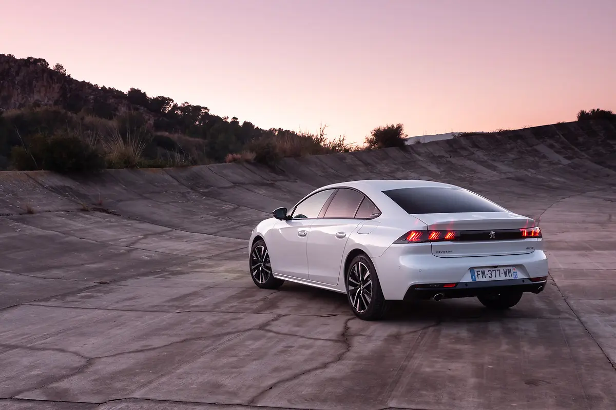 peugeot 508 hybrid lefficienza dellibrido plug in 3