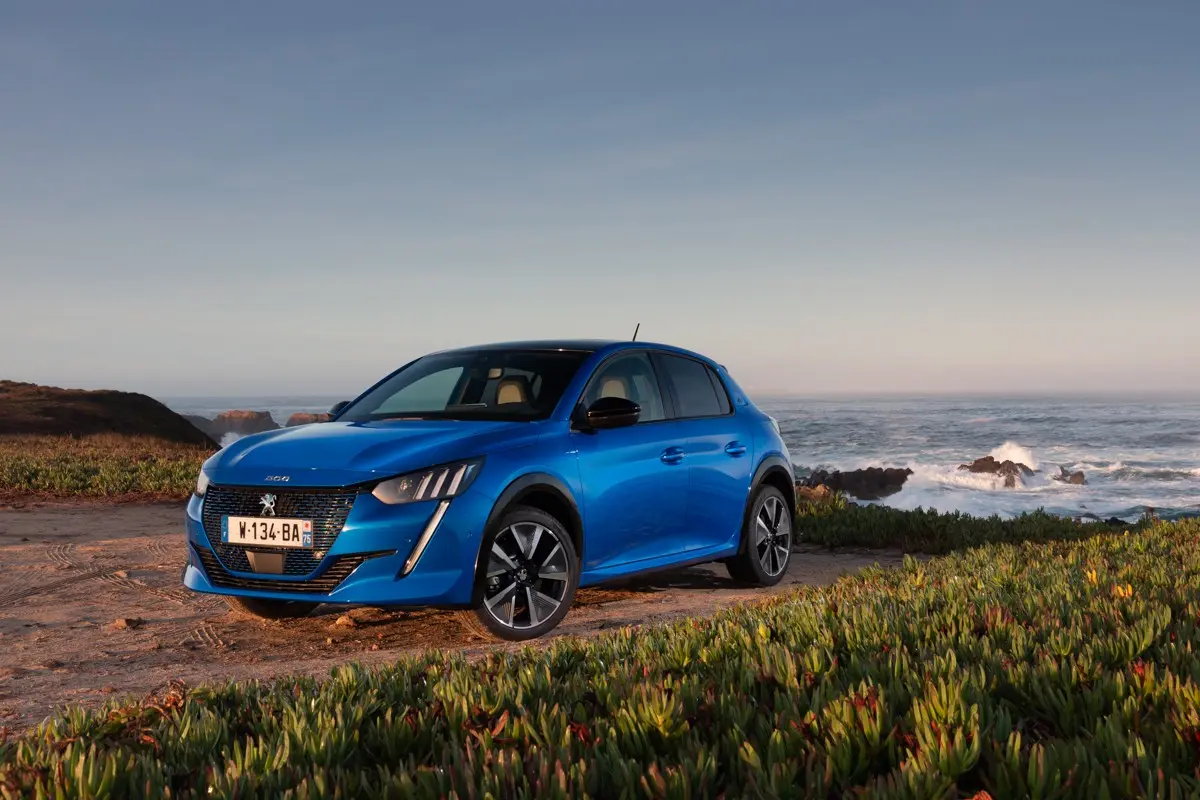 peugeot e 208 guidare oggi il futuro 1