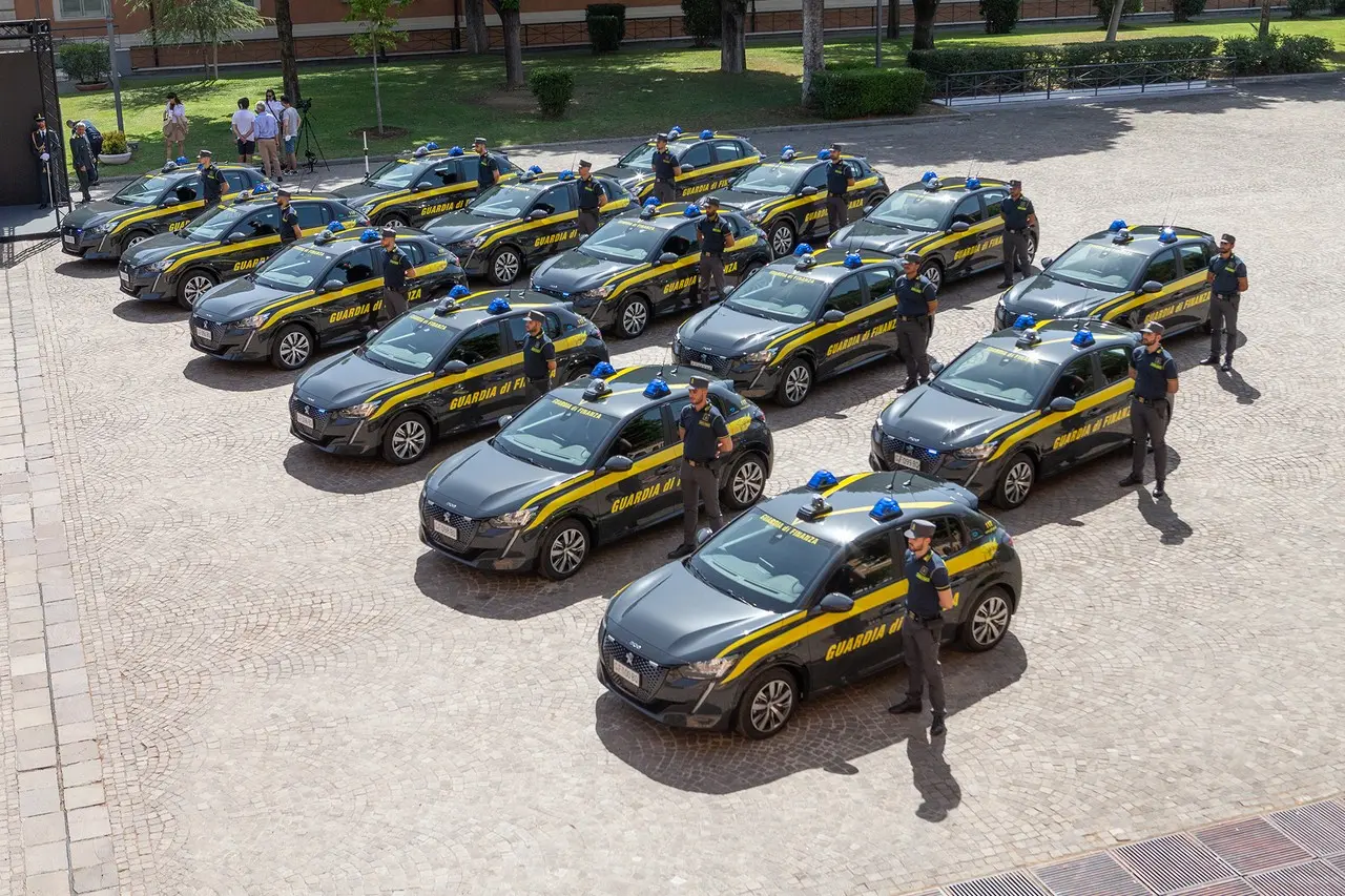 peugeot guardia di finanza 6041