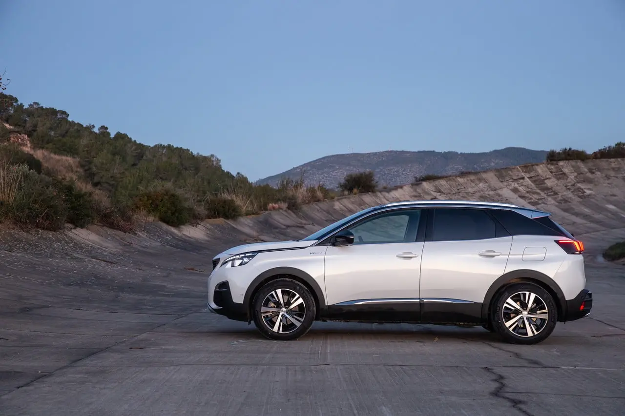 peugeot suv 3008 hybrid4 ibrido plug in 1