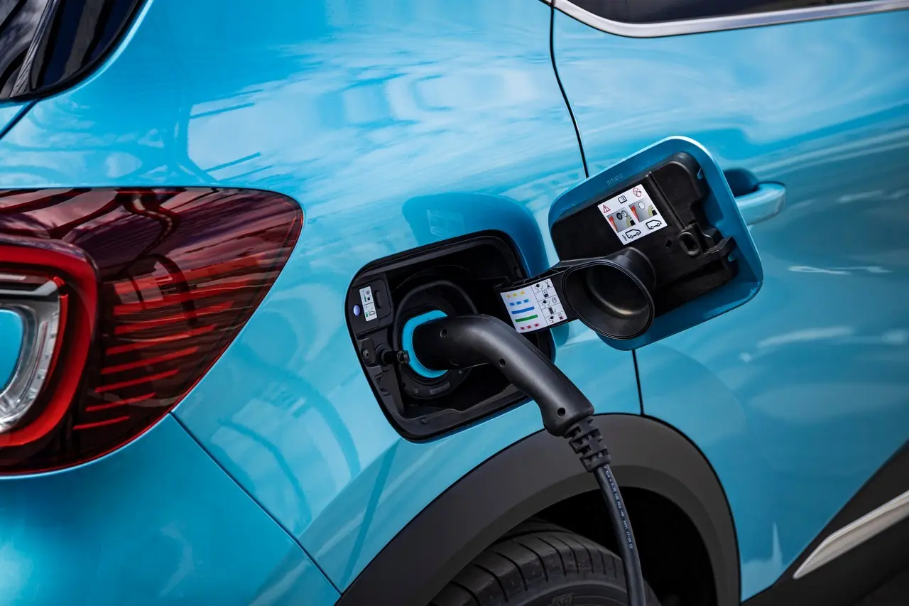 renault captur ibrida e tech 09