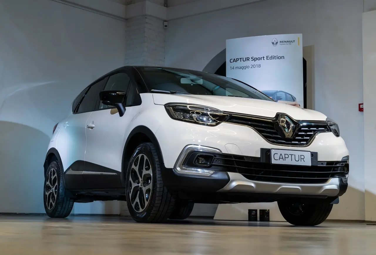 renault captur sport edition copertina