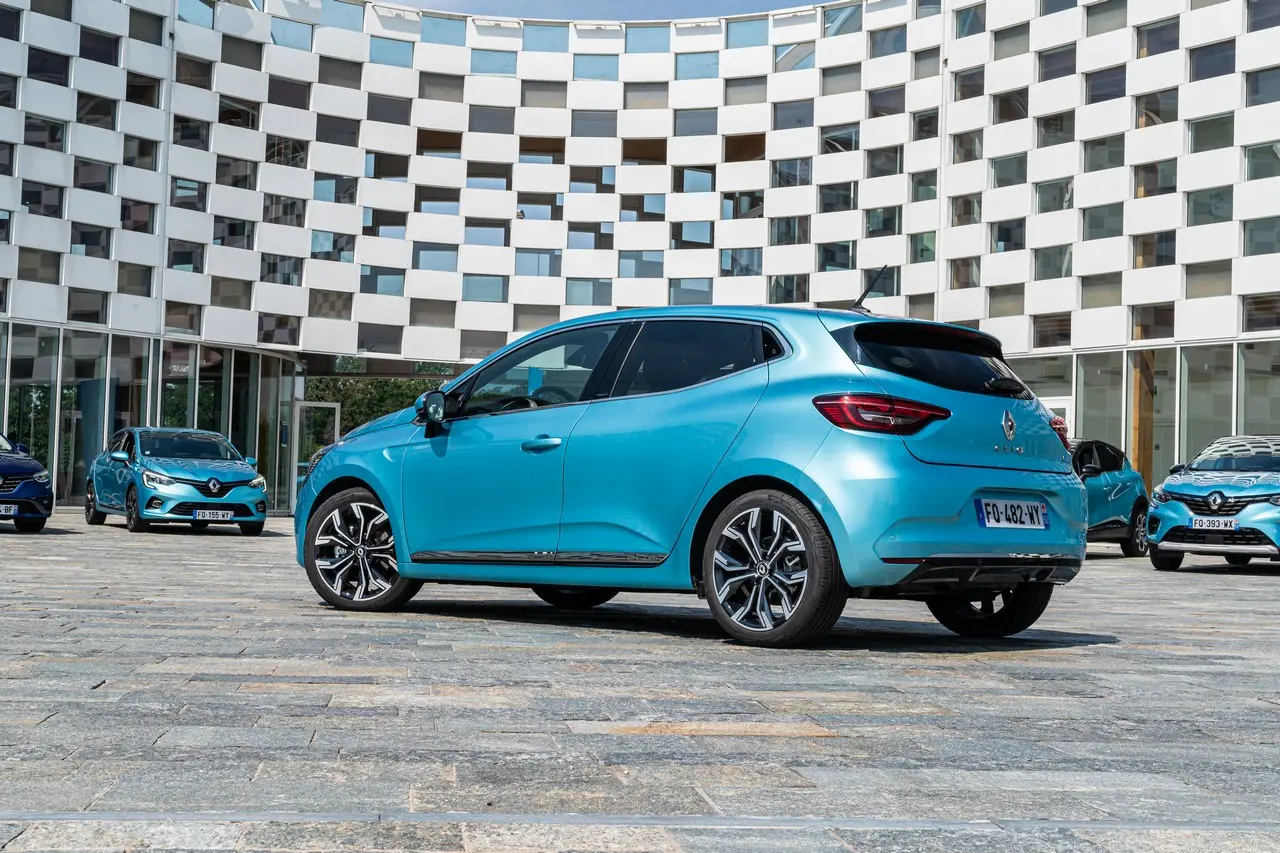 renault clio ibrida e tech 23