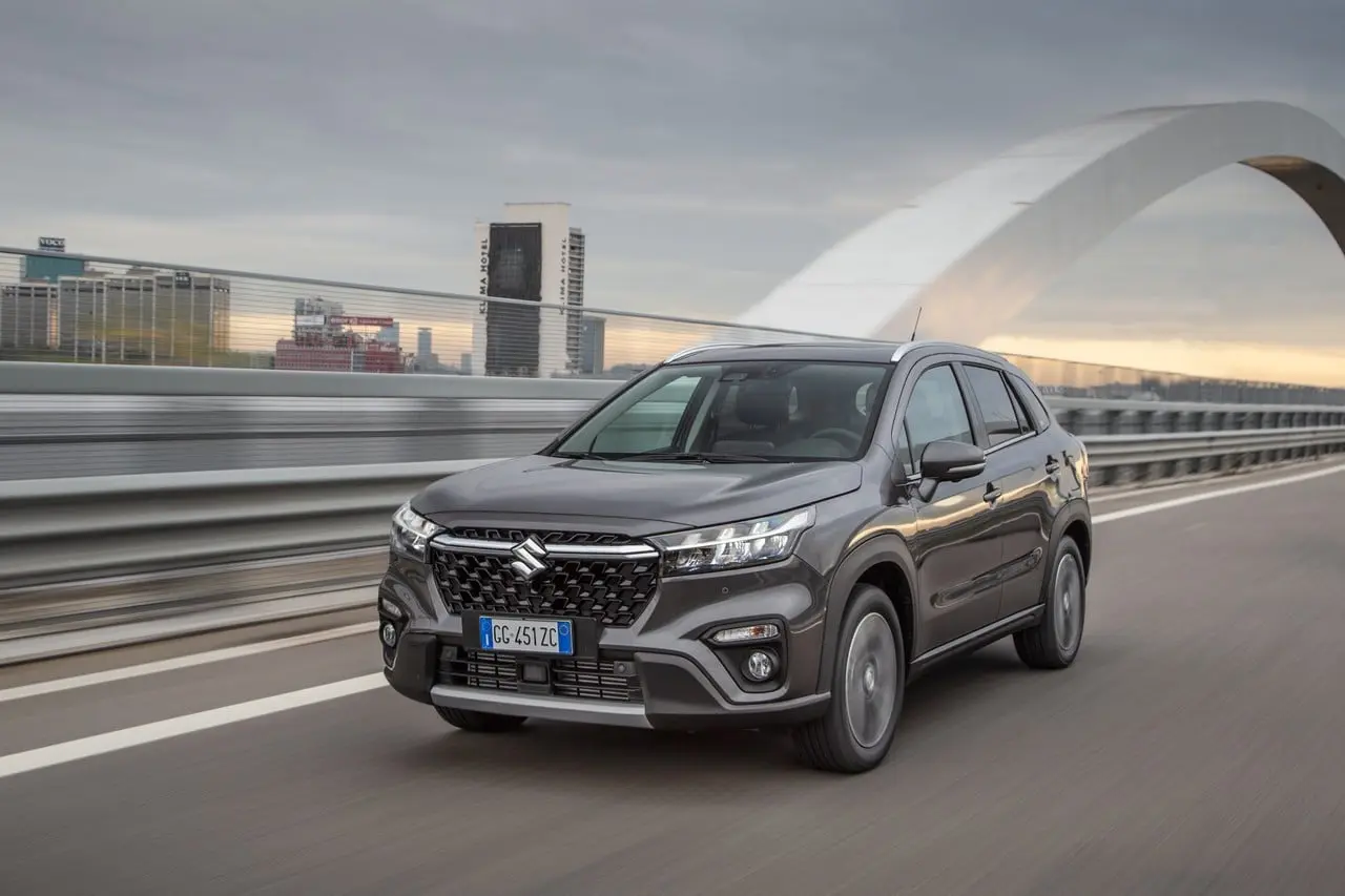s cross hybrid ambientate 28