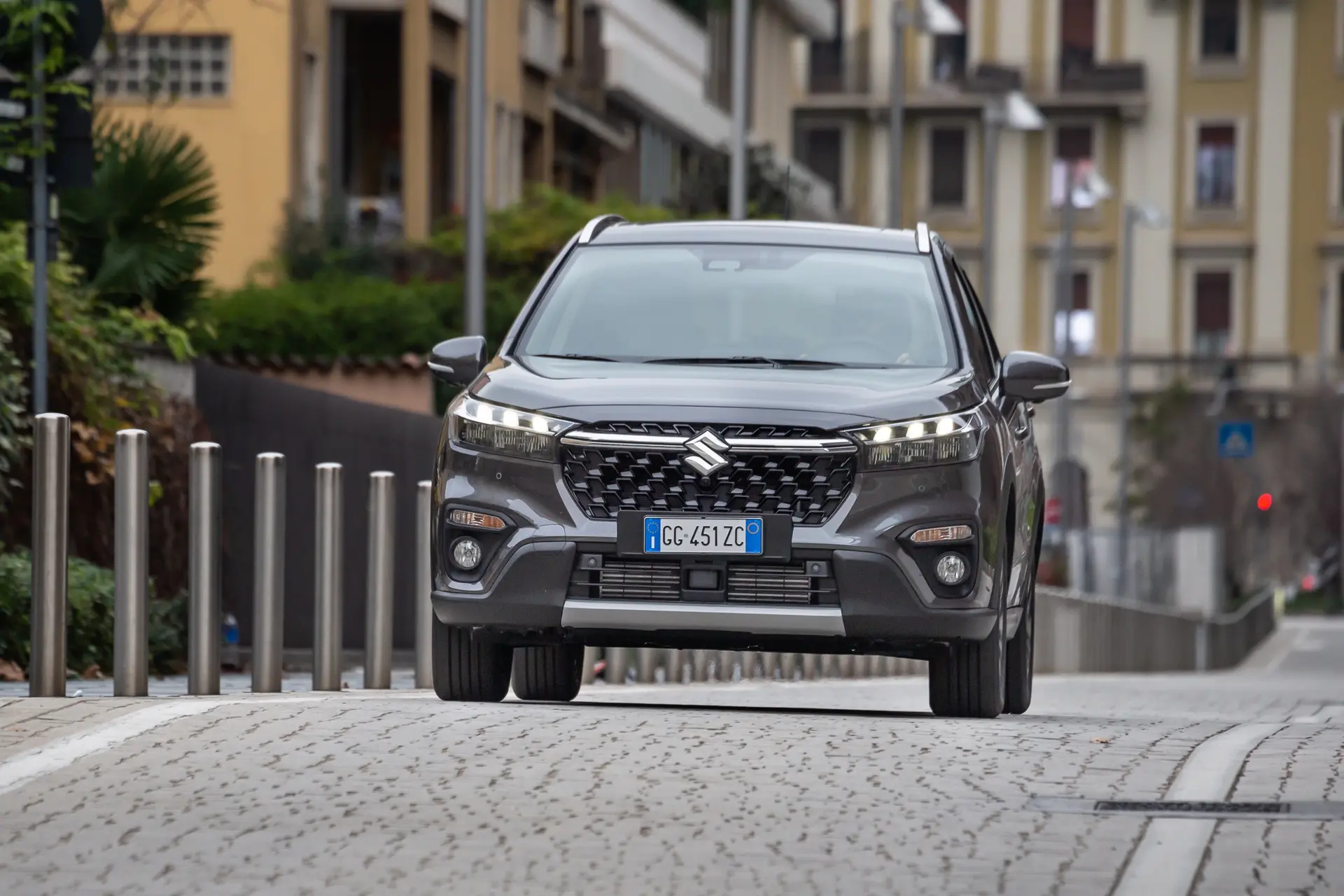 s cross hybrid ambientate 32