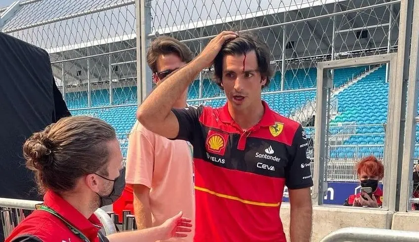 sainz batte la testa