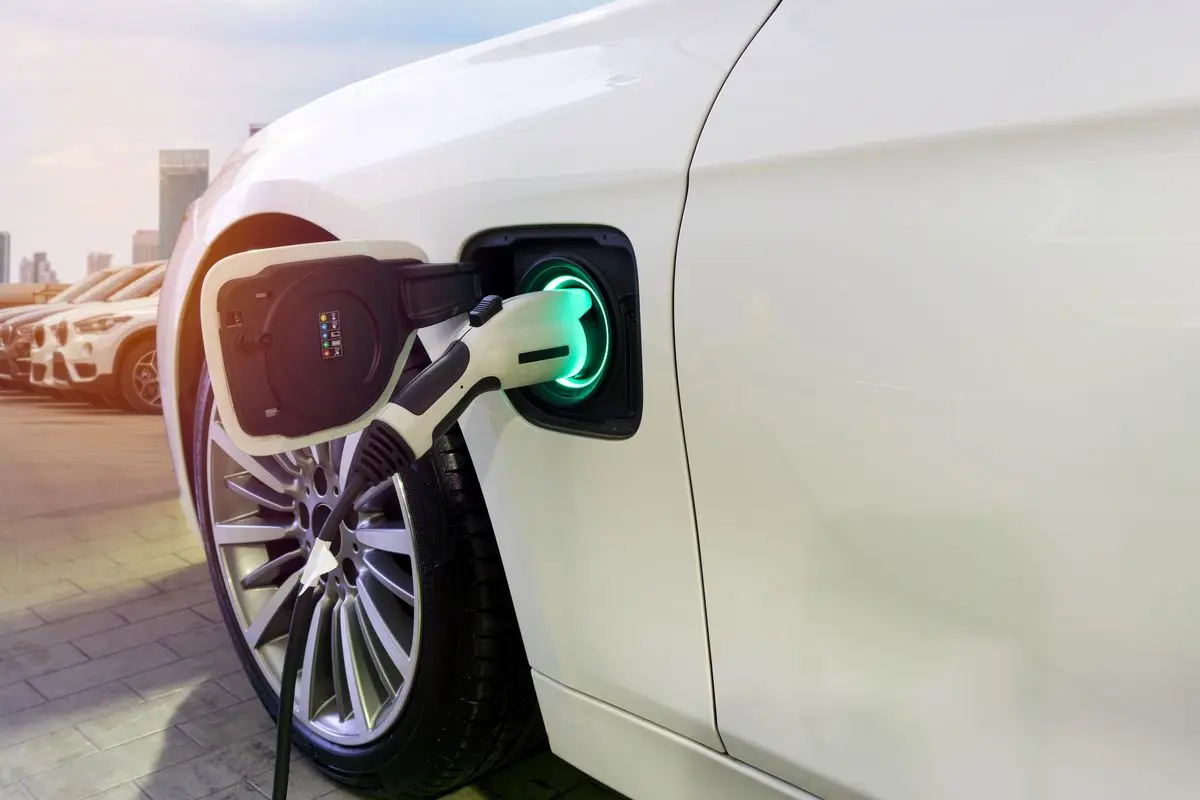 sh auto elettrica ricarica
