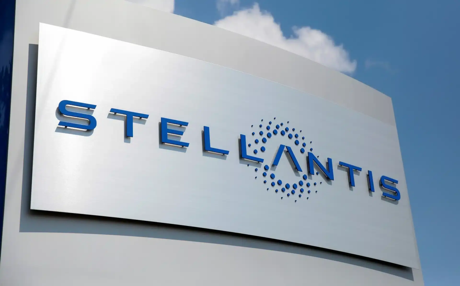 stellantis insegna