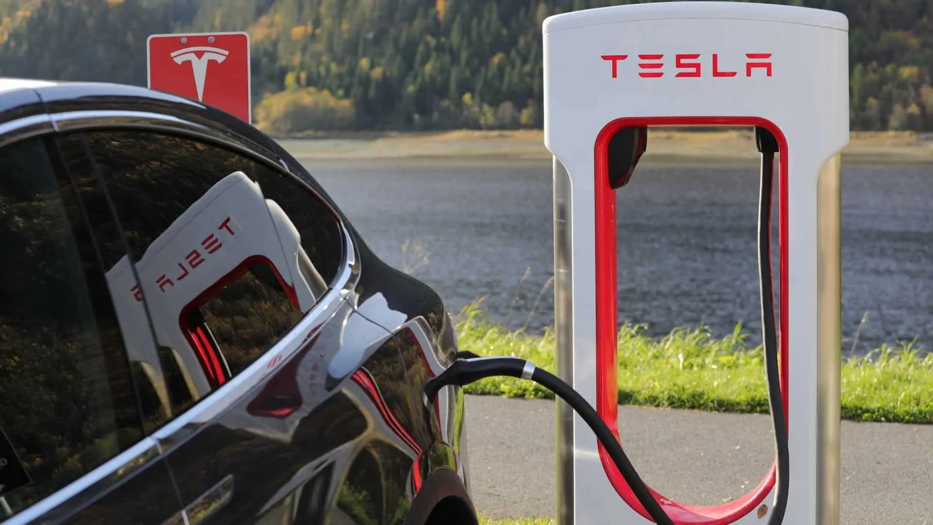 supercharger tesla ricarica auto