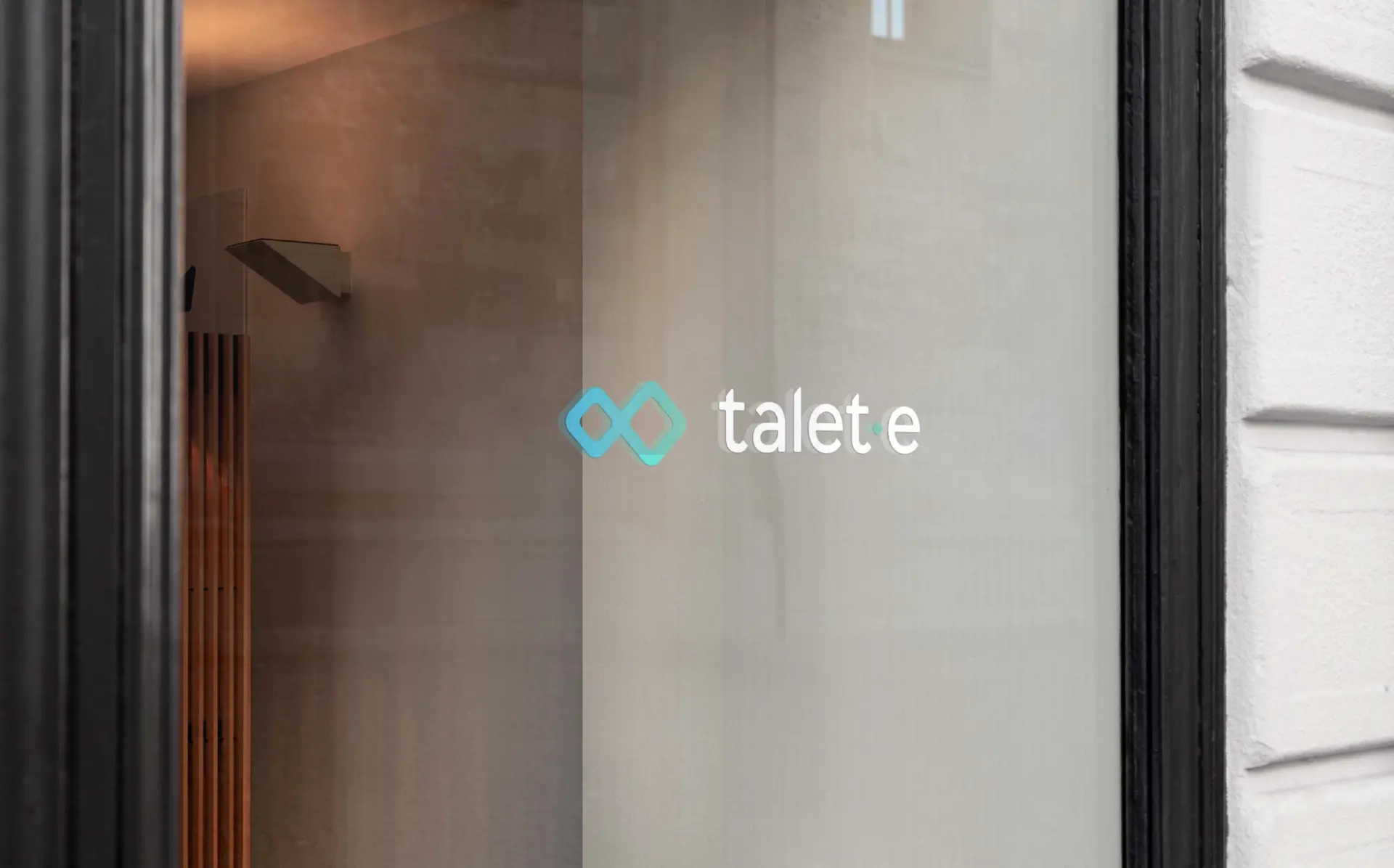talet e