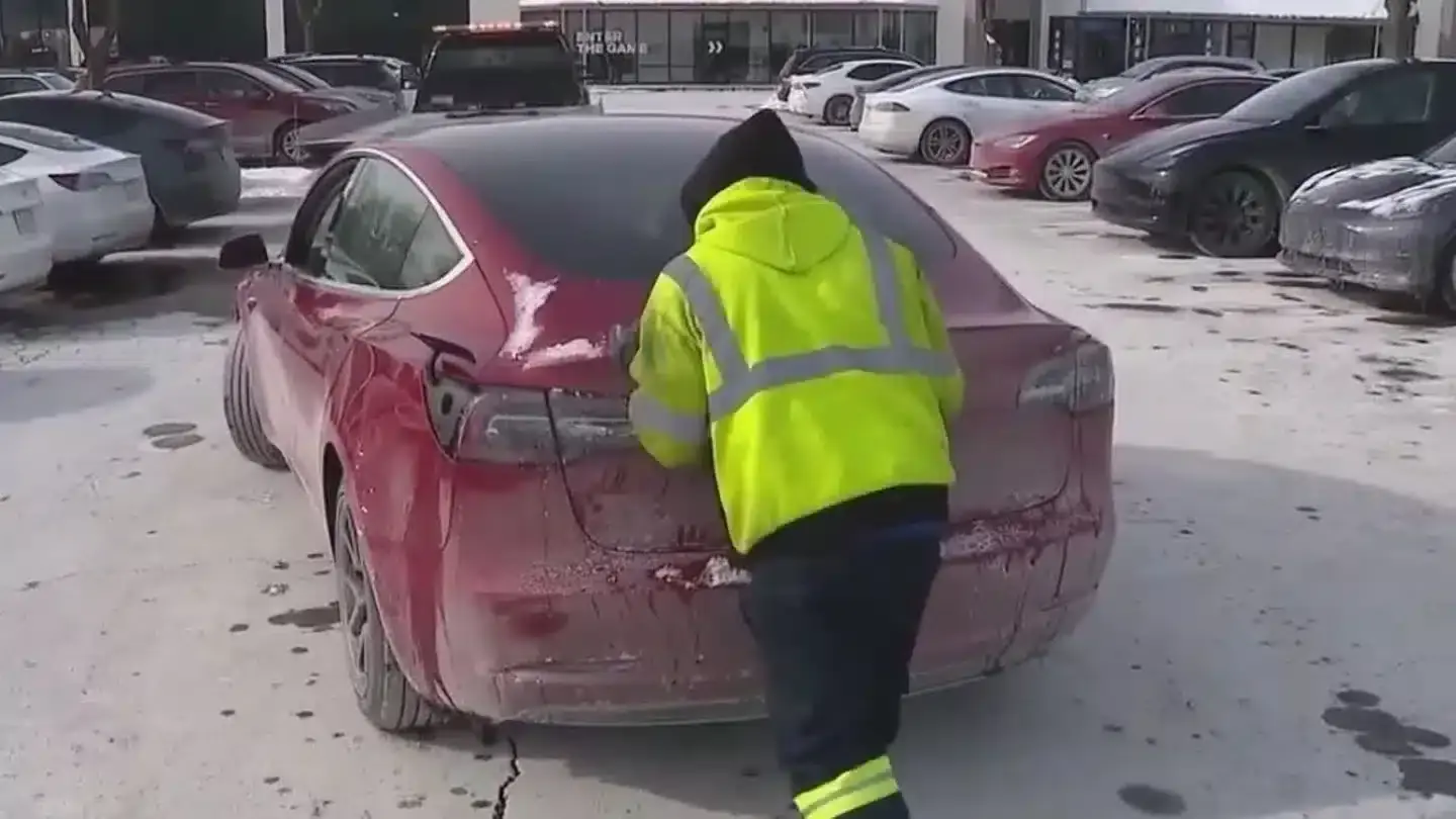 tesla chicago freddo ricarica