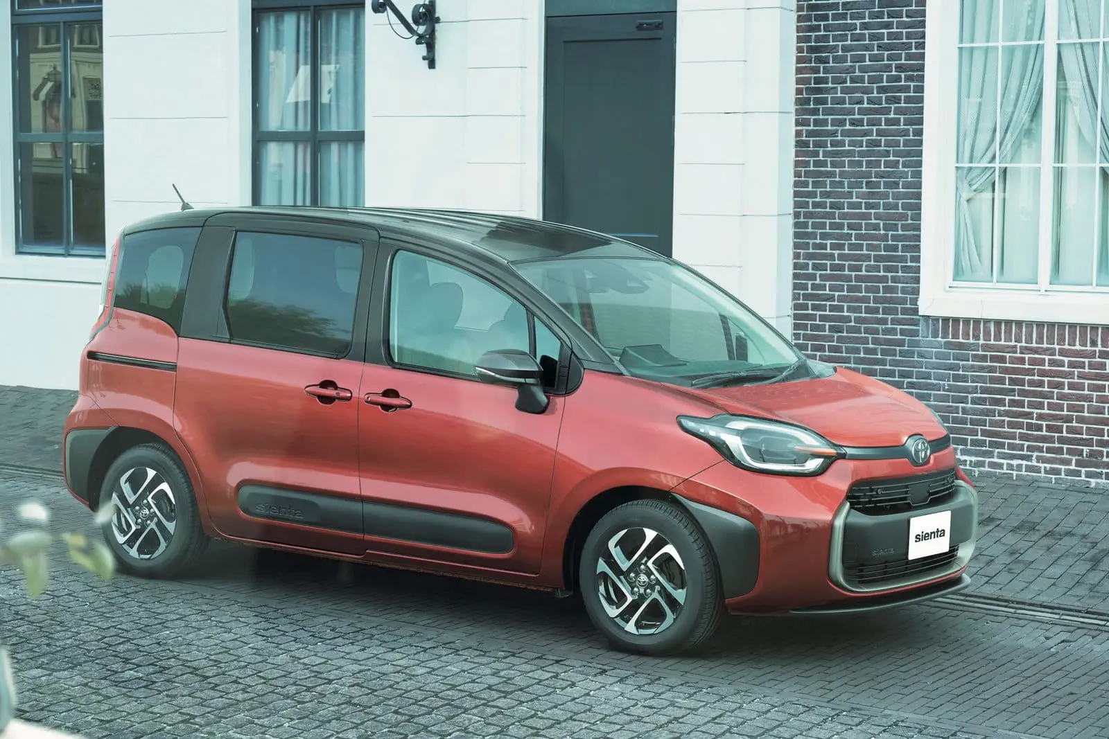 toyota sienta monovolume