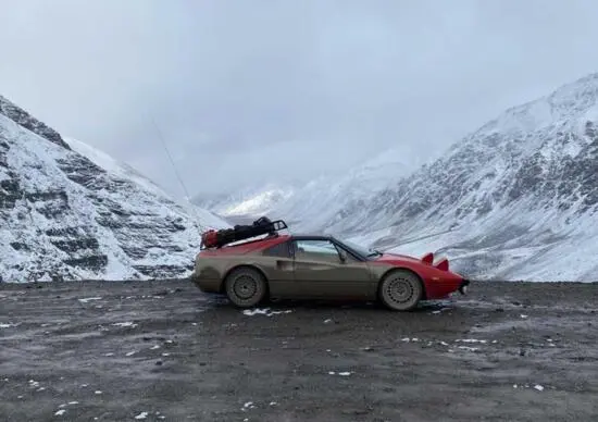 una ferrari 308 gtsi nell artico 3
