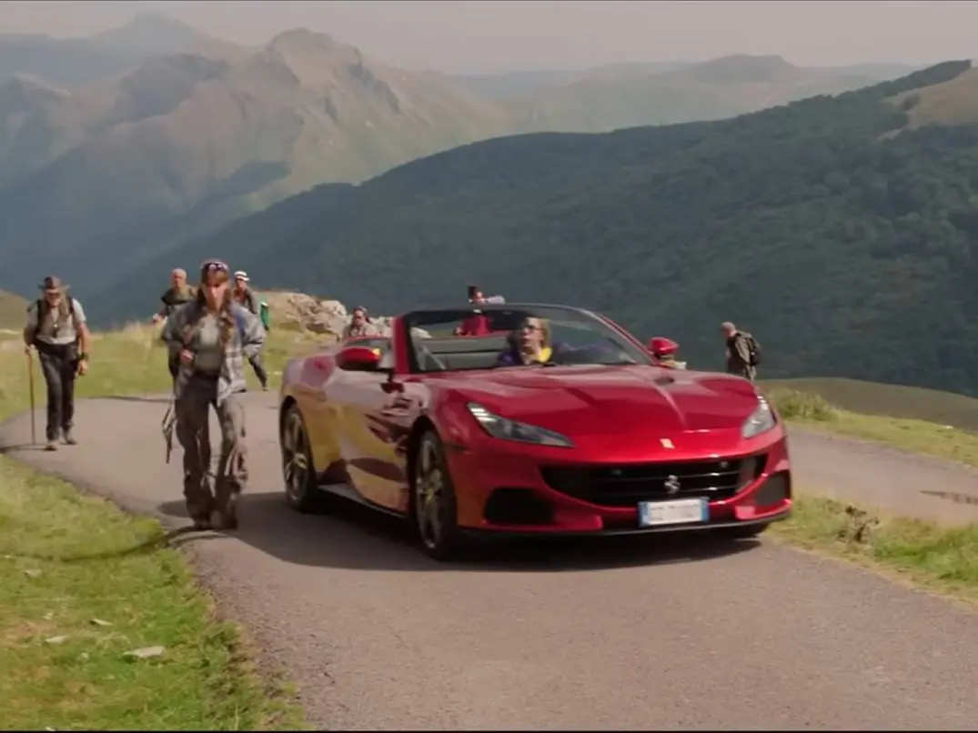 La Ferrari Portofino del film buen camino di checco zalone