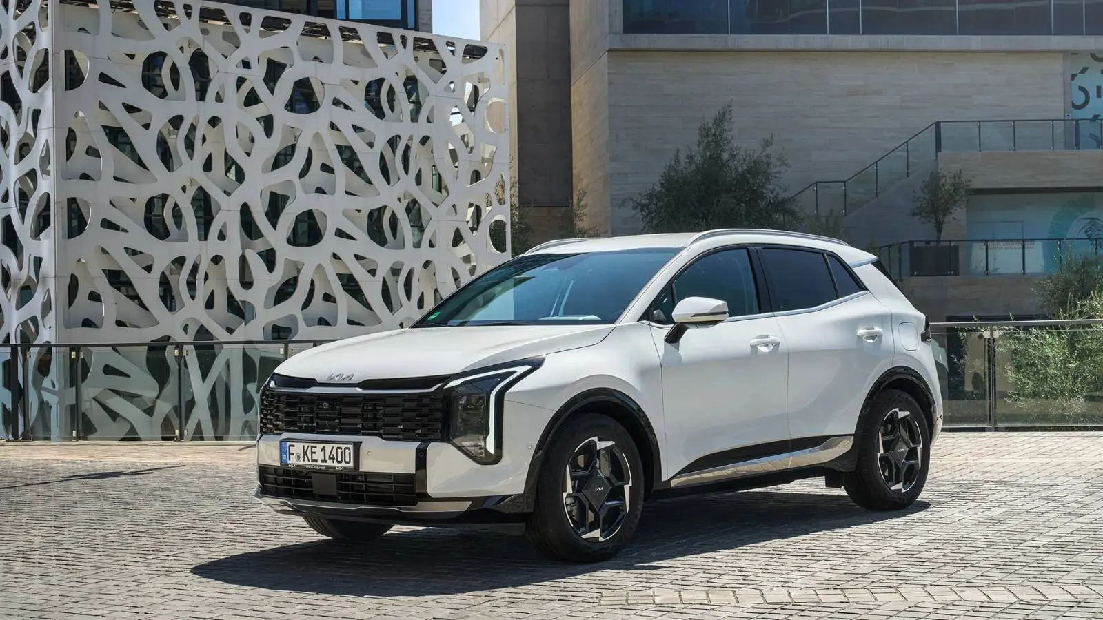 kia-new-sportage-baseline-my26-deluxe-white-static-digital-1920x1080-002