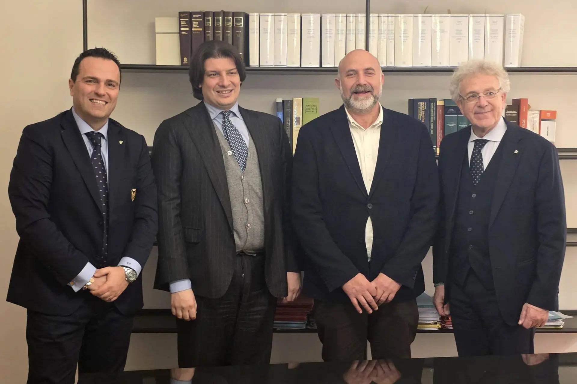 Quattro persone per il parco motori ASI di amatrice, sindaco, presidente asi e altri due personaggi di rappresentanza delle istituzioni tra asi e città di amatrice