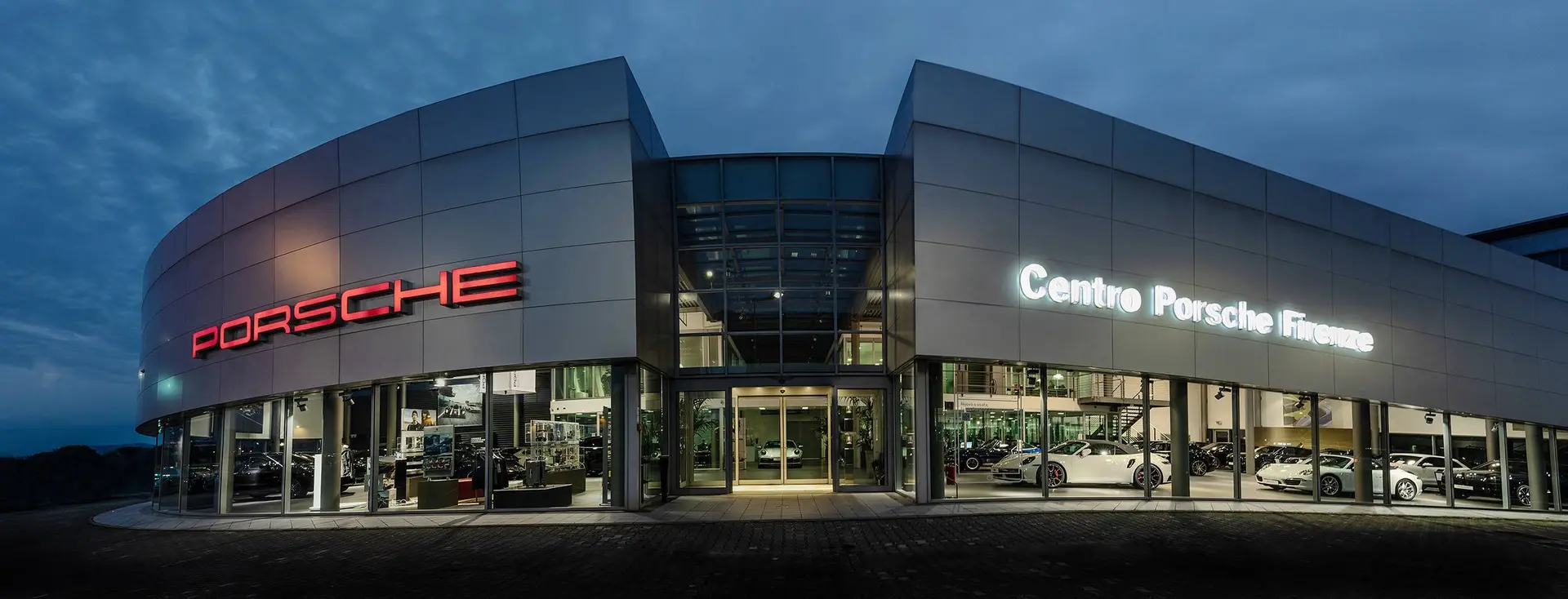 L'ingresso del Centro Porsche Firenze