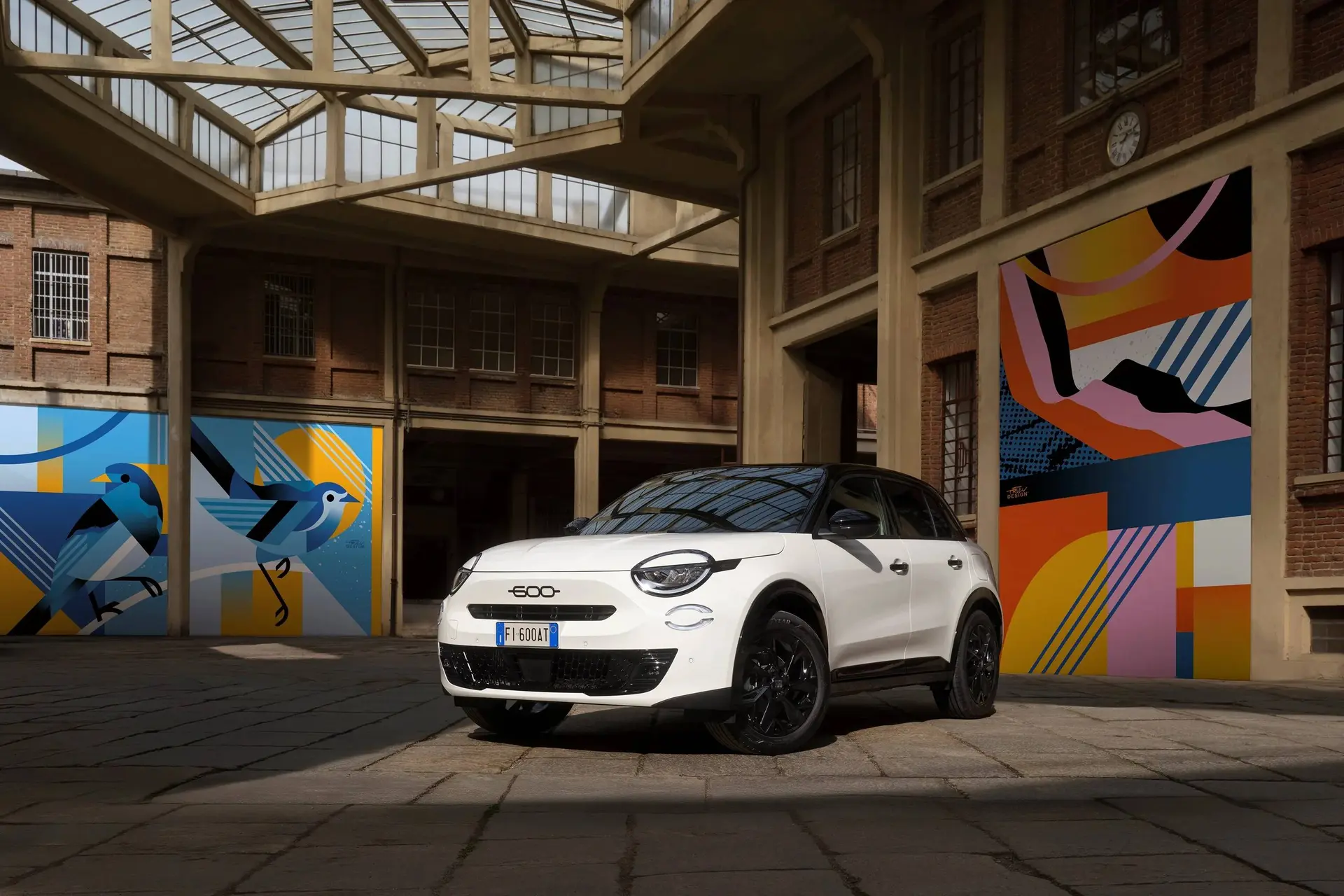 Fiat600StreetLaunchedition di colore bianco in posizione frontale