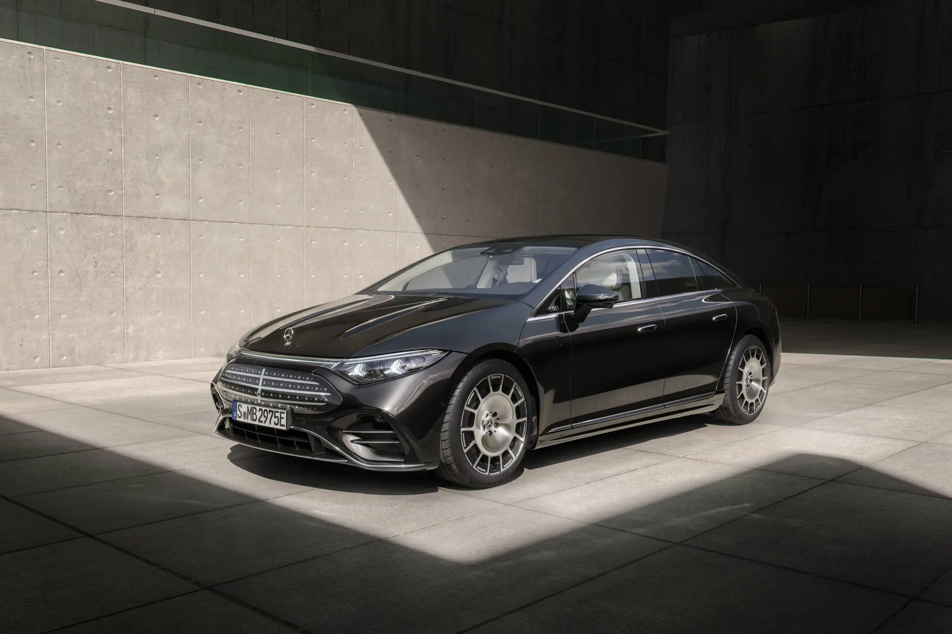 Mercedes EQS anteriore statica