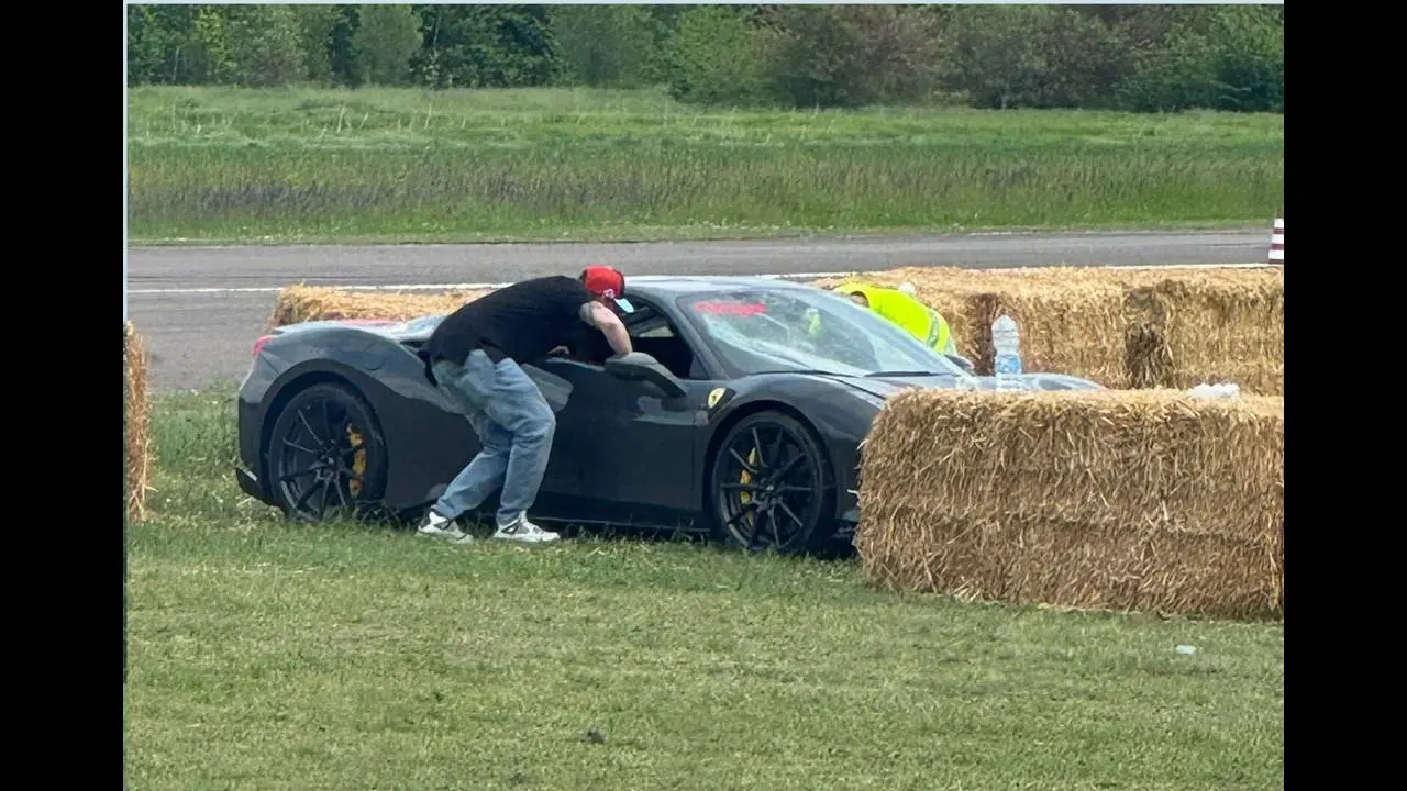 ferrari sulla folla modena