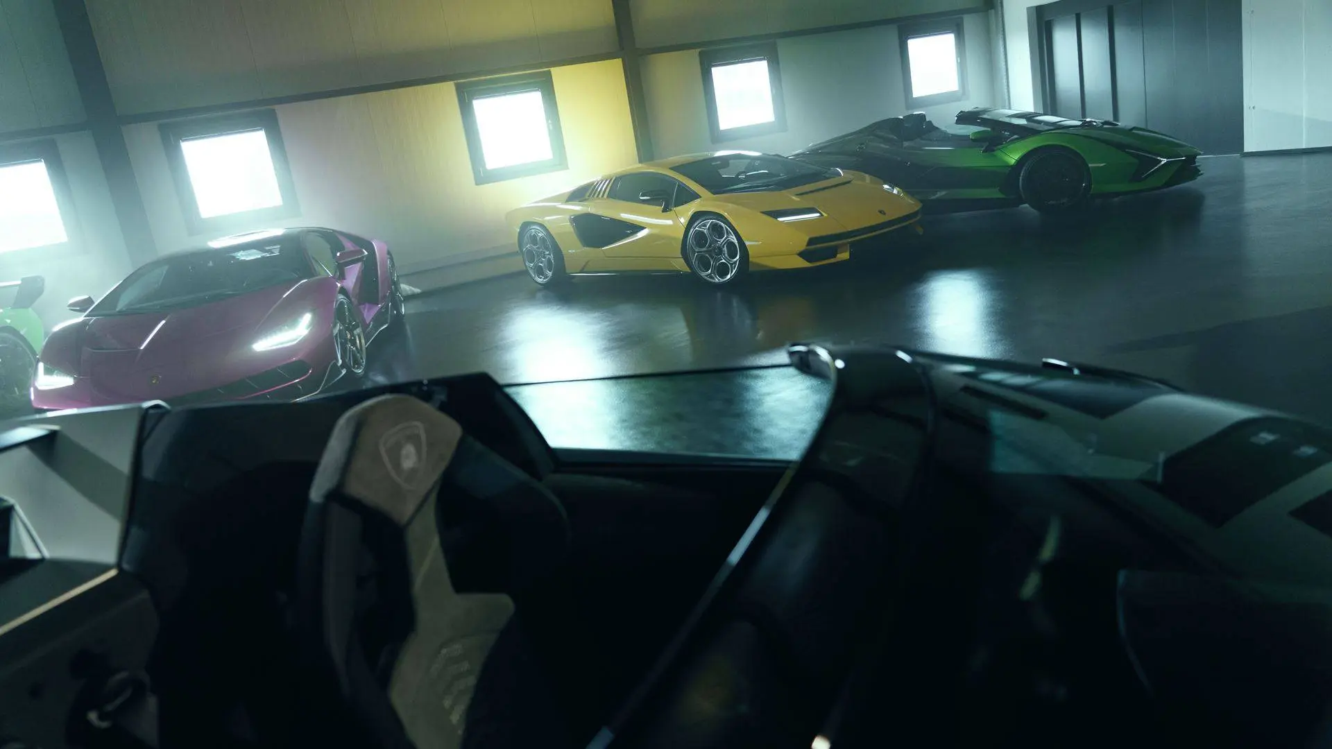 Lamborghini Roadster quattro esemplari di lamborghini in un garage