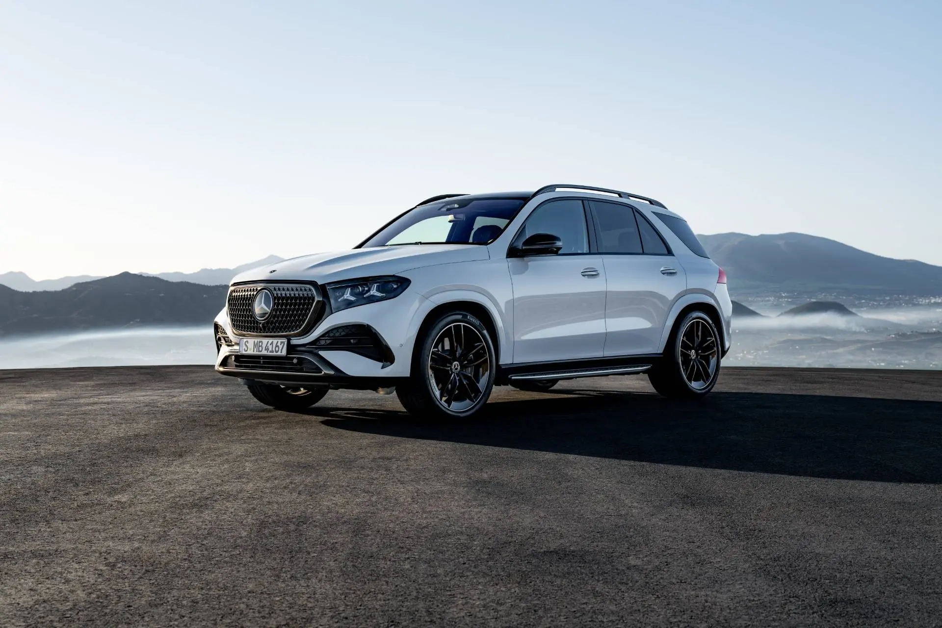 Mercedes GLE 2026 anteriore di colore bianco