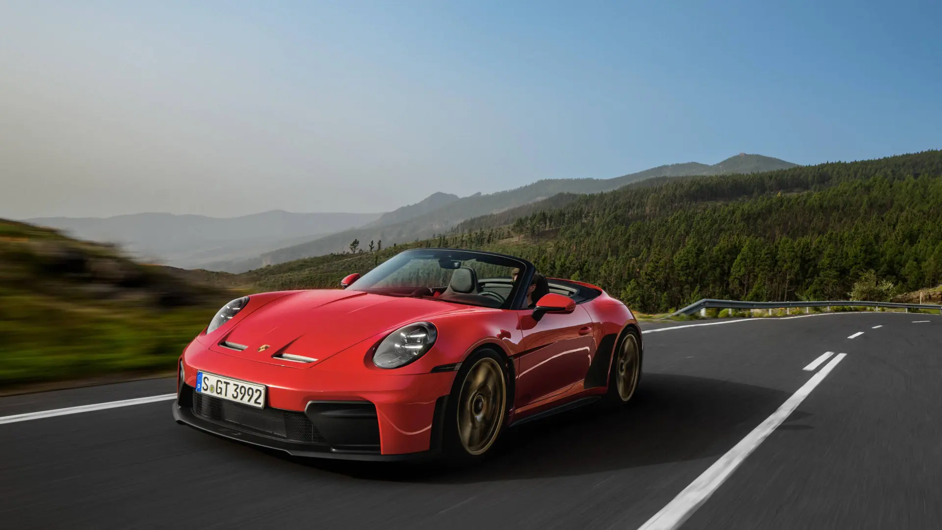 Porsche 911 GT3 S/C di colore rosso frontale in dinamica