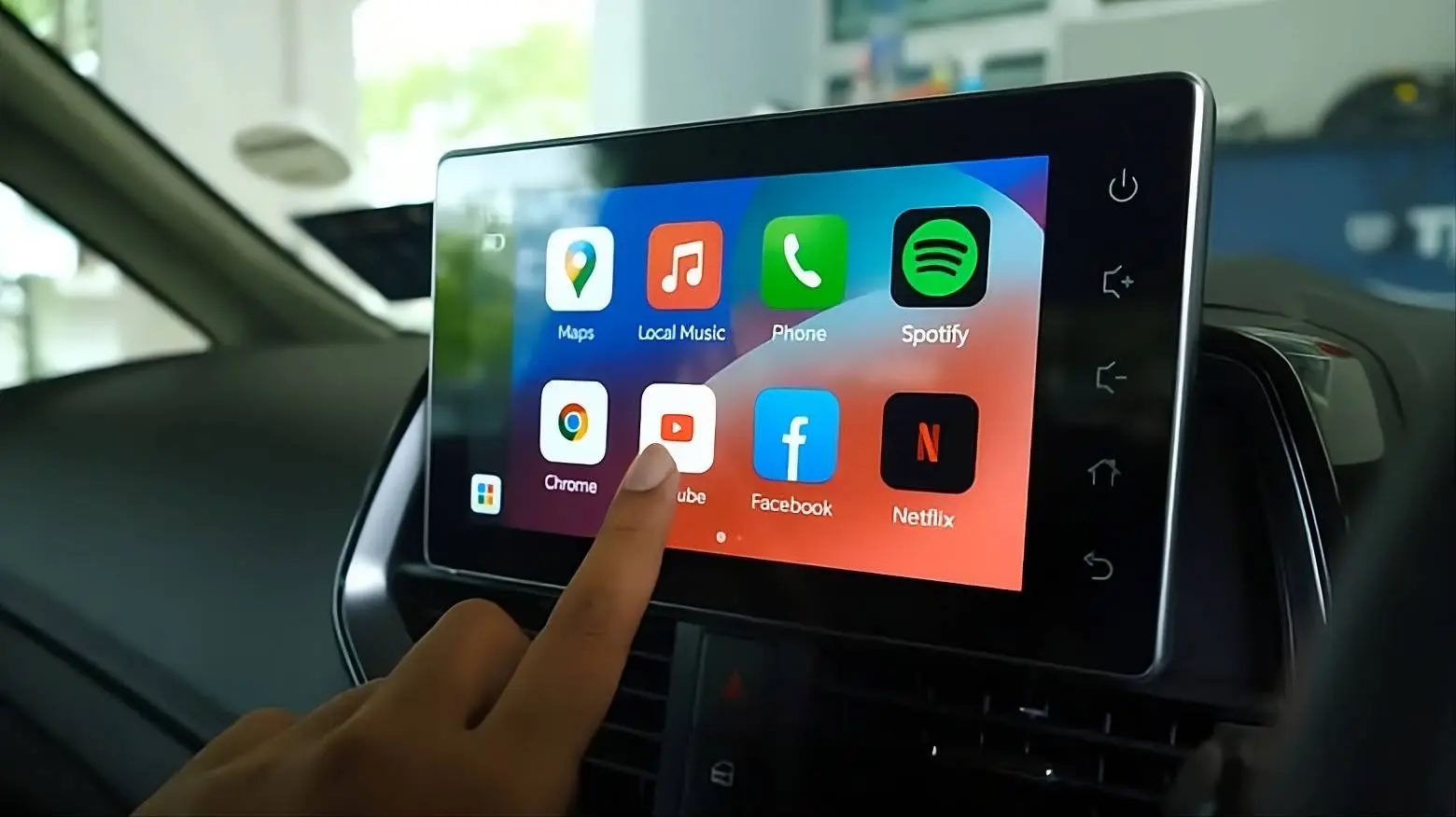 nell'immagine si vede probabilmente un render di uno schermo di un'auto contenente la nuova applicazione di Youtube su Android Auto
