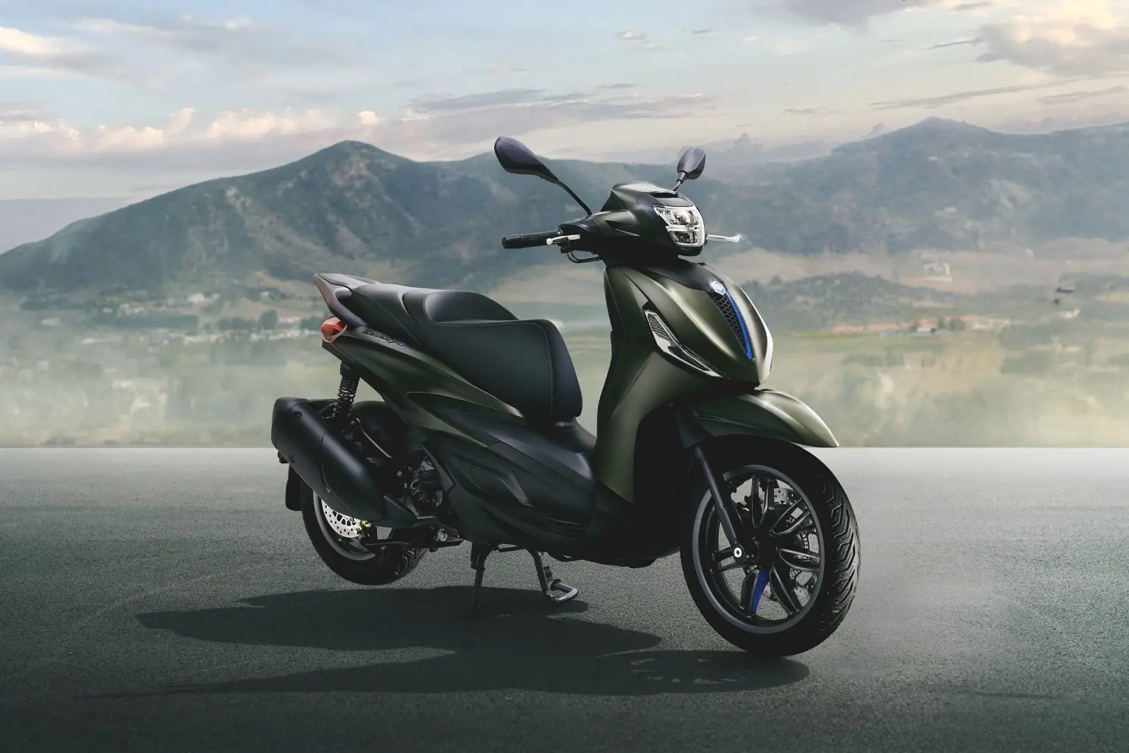 piaggio-beverly di colore verde di lato