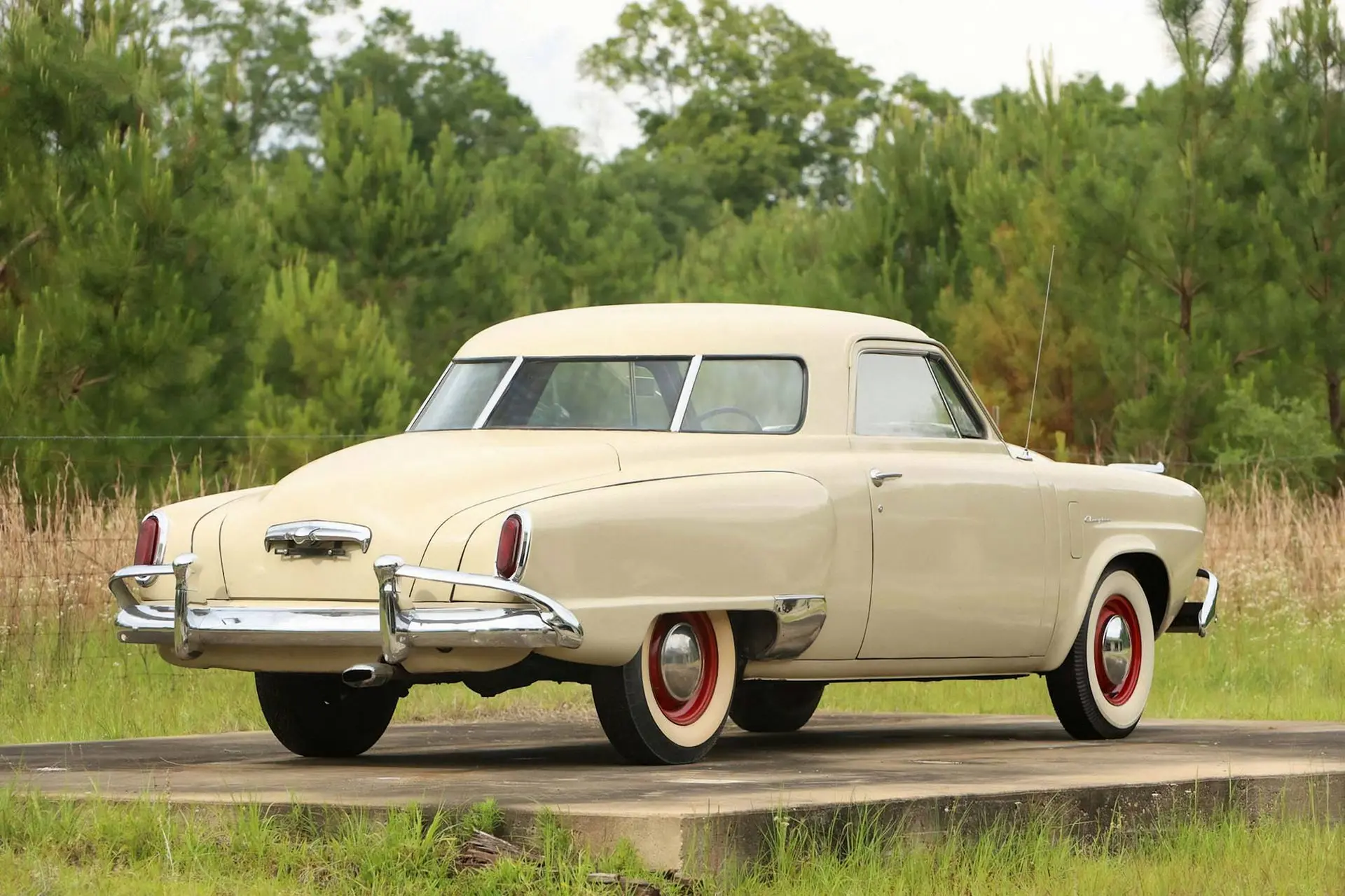 Il posteriore della Studebaker Champion Starlight Coupè (1947)