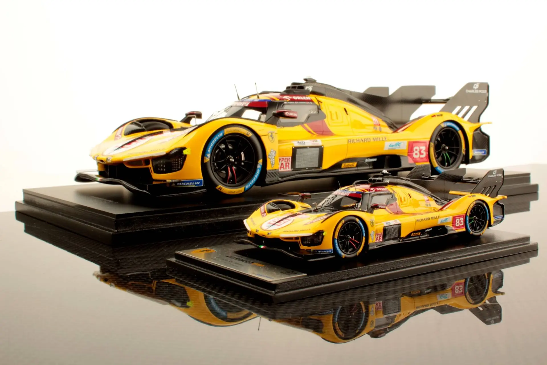 Modellino Ferrari 499P in due dimensioni differenti di colore giallo numero 83 che ha vinto Le Mans