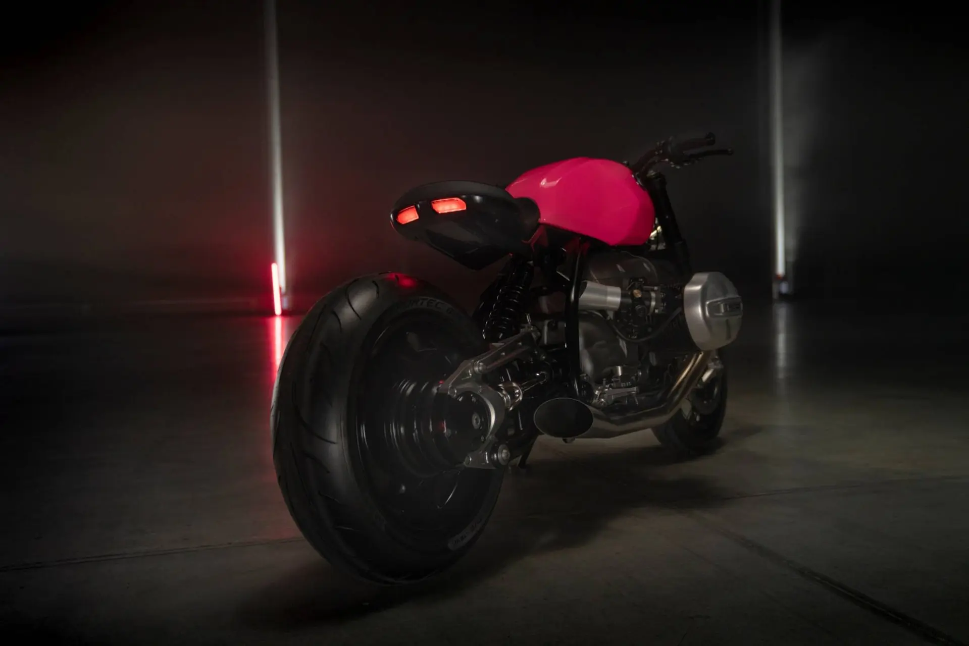 BMW R20 laterale posteriore di colore rosso