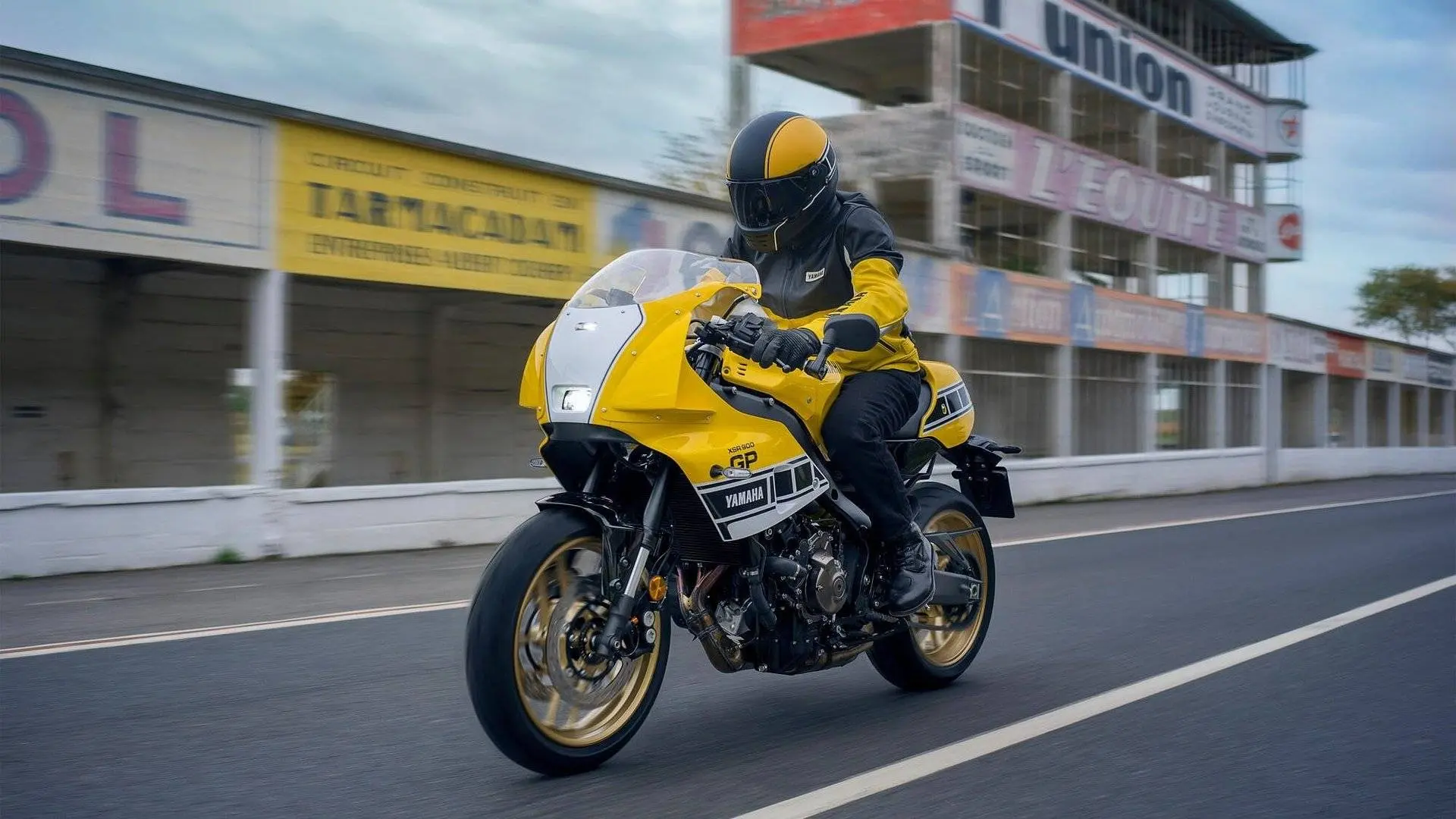 Yamaha-XSR-kenny-roberts