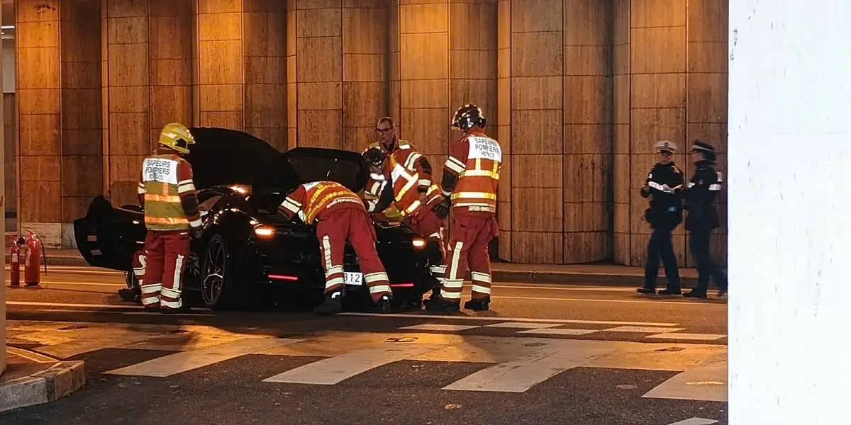 crash_tunnel_monaco Ferrari 296 GTB donna e figlia