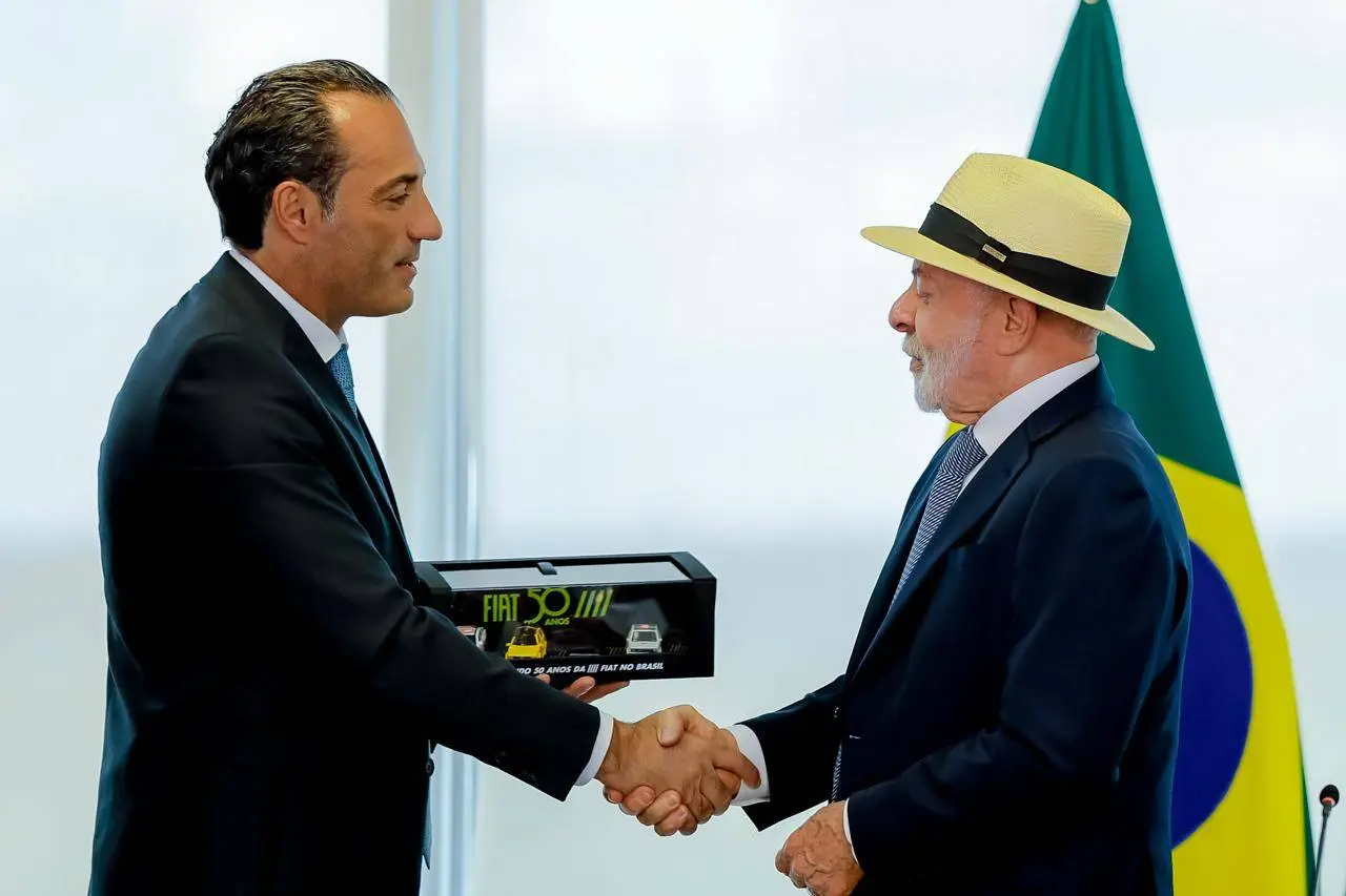 filosa e lula insieme per i 50 anni di fiat in brasile