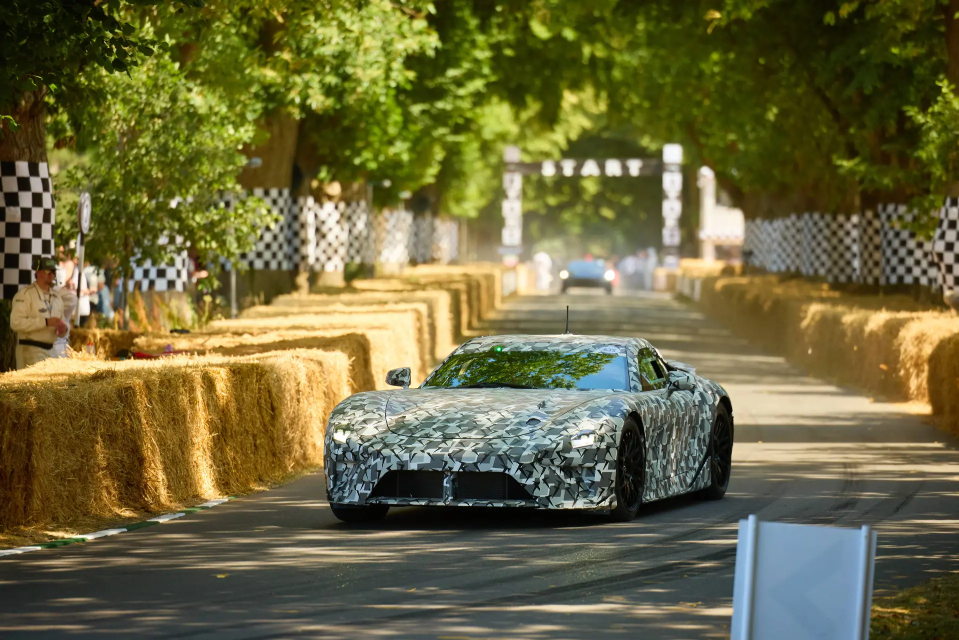 lexus-lfa-concept frontale dinamica