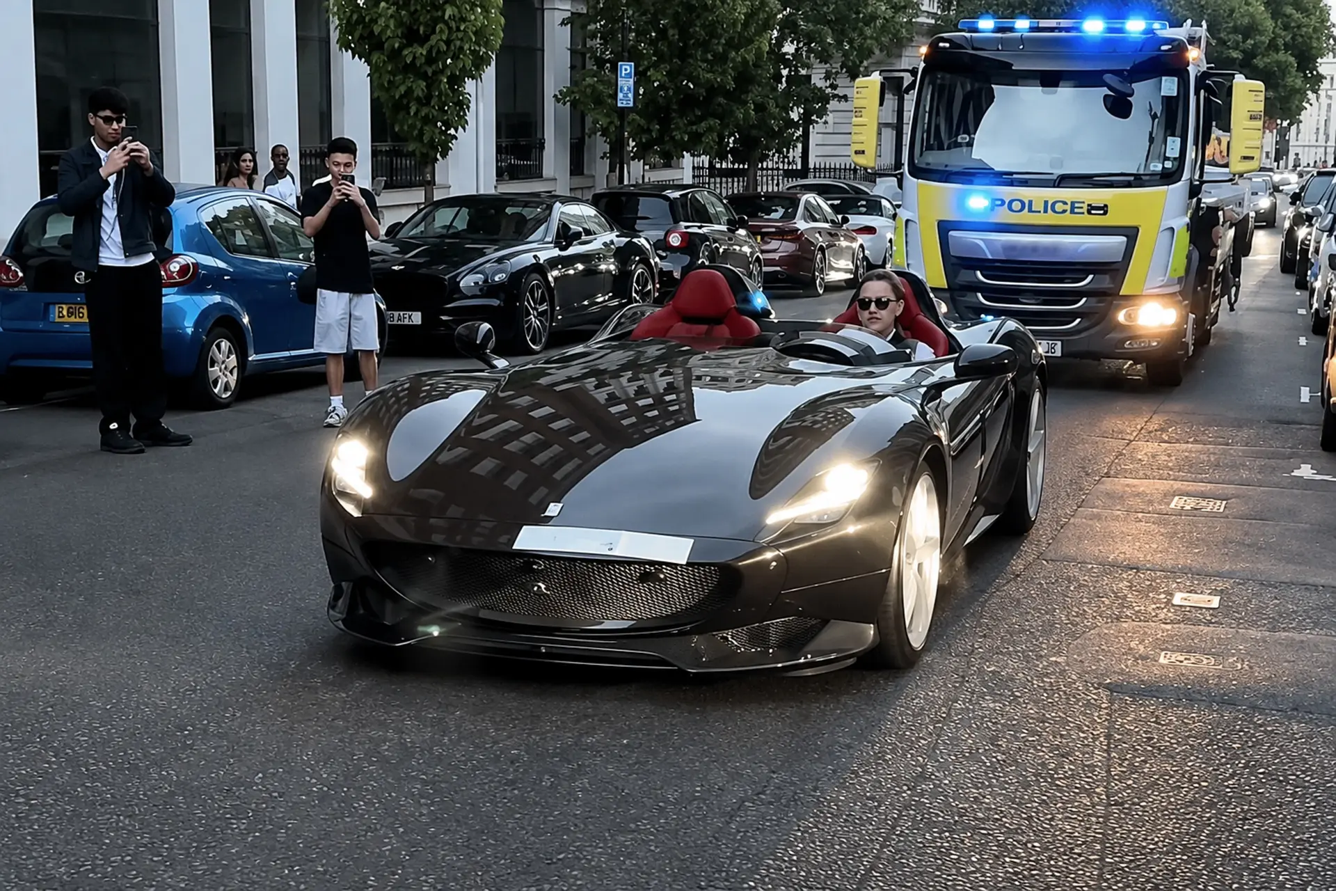 Ferrari Monza SP2 Londra confiscata