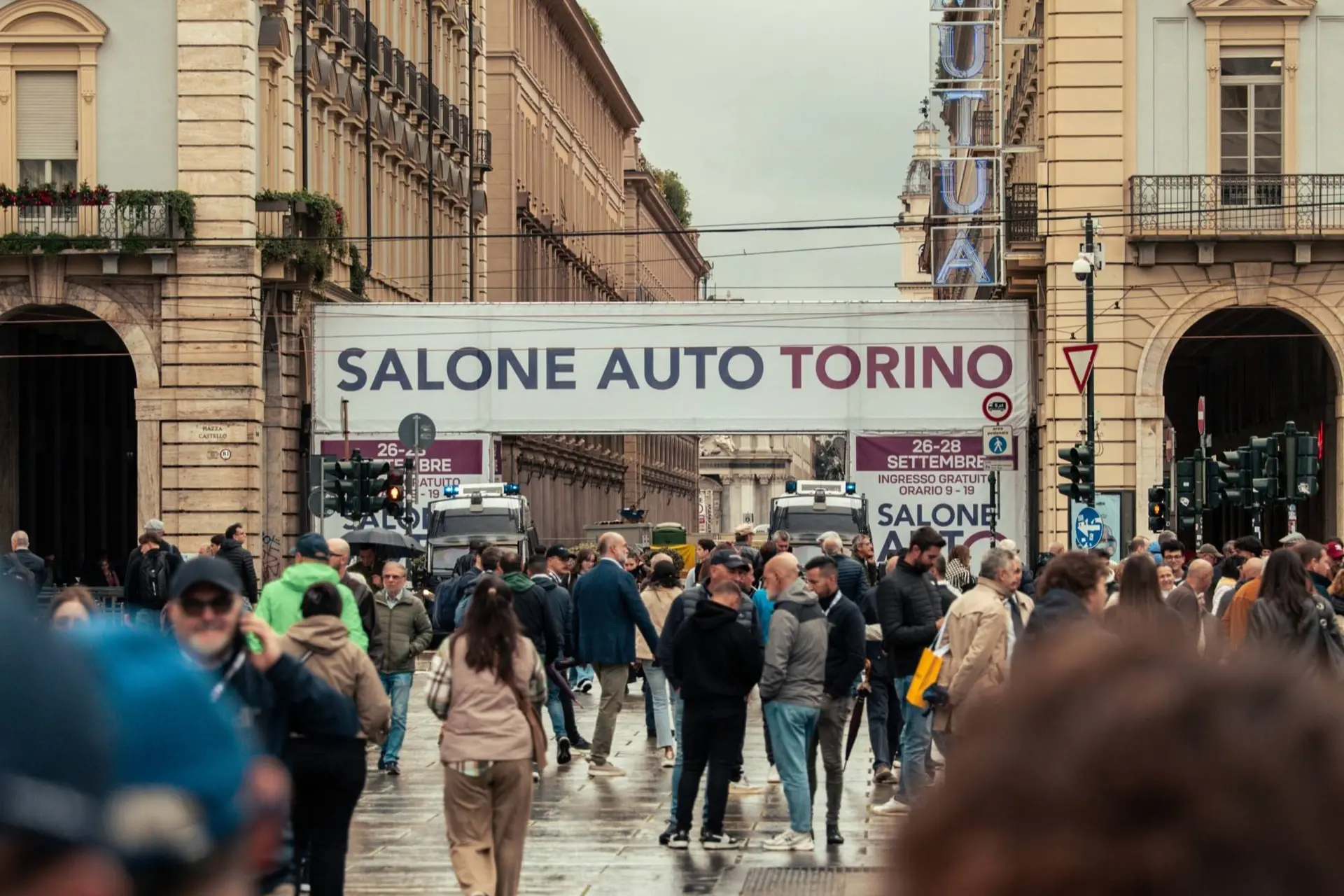 salone-auto-torino-insegna