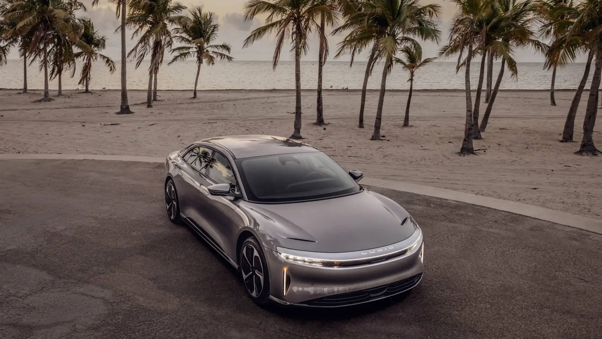 lucid-air-desktop-01-hero_2x