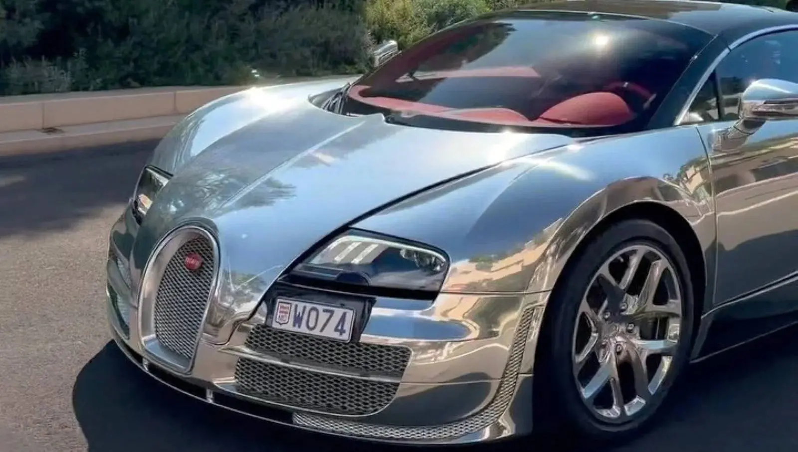 Fernando-Alonso-Bugatti-Veyron-2