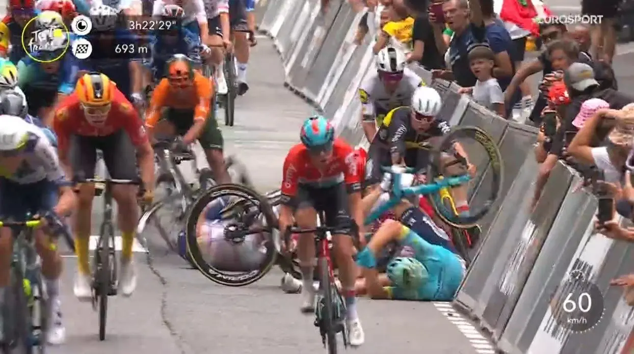 Las caídas son una parte desafortunada del ciclismo profesional