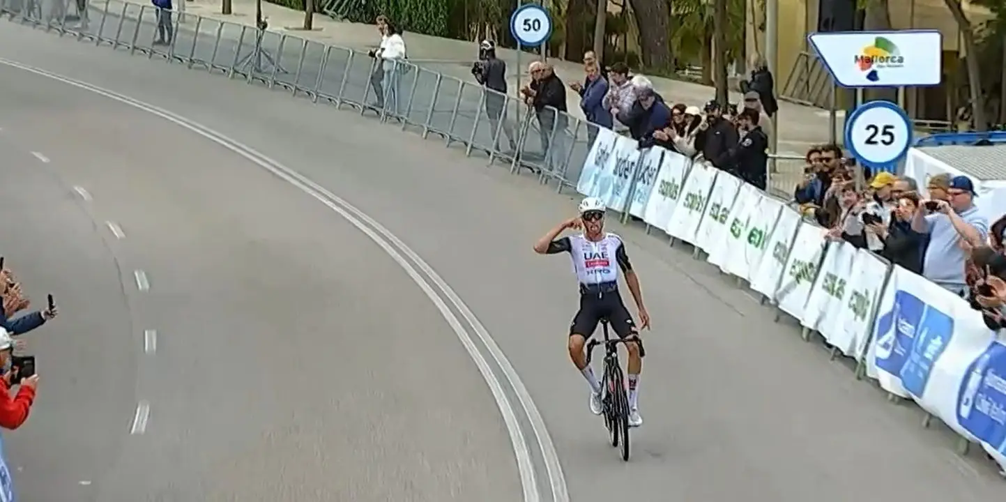 Jan Christen, celebrando su victoria en el Trofeo Calvia en 2025.