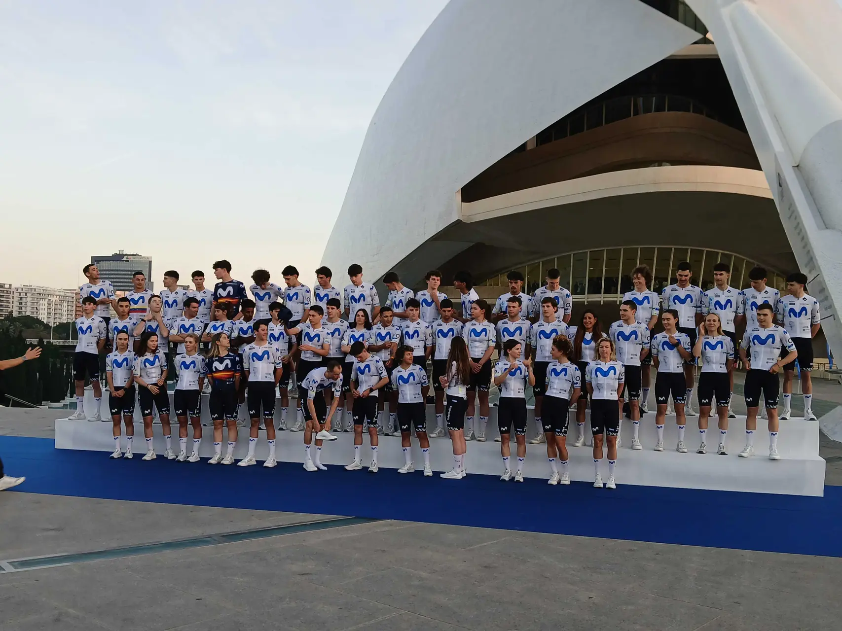 Las plantillas de Movistar Team, en Valencia