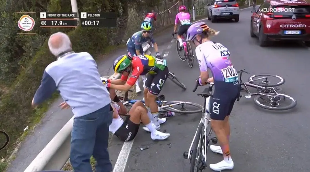 Las opciones de Kasia Niewiadoma y Kim Le Court en la Milano-Sanremo Women terminaron por una caída