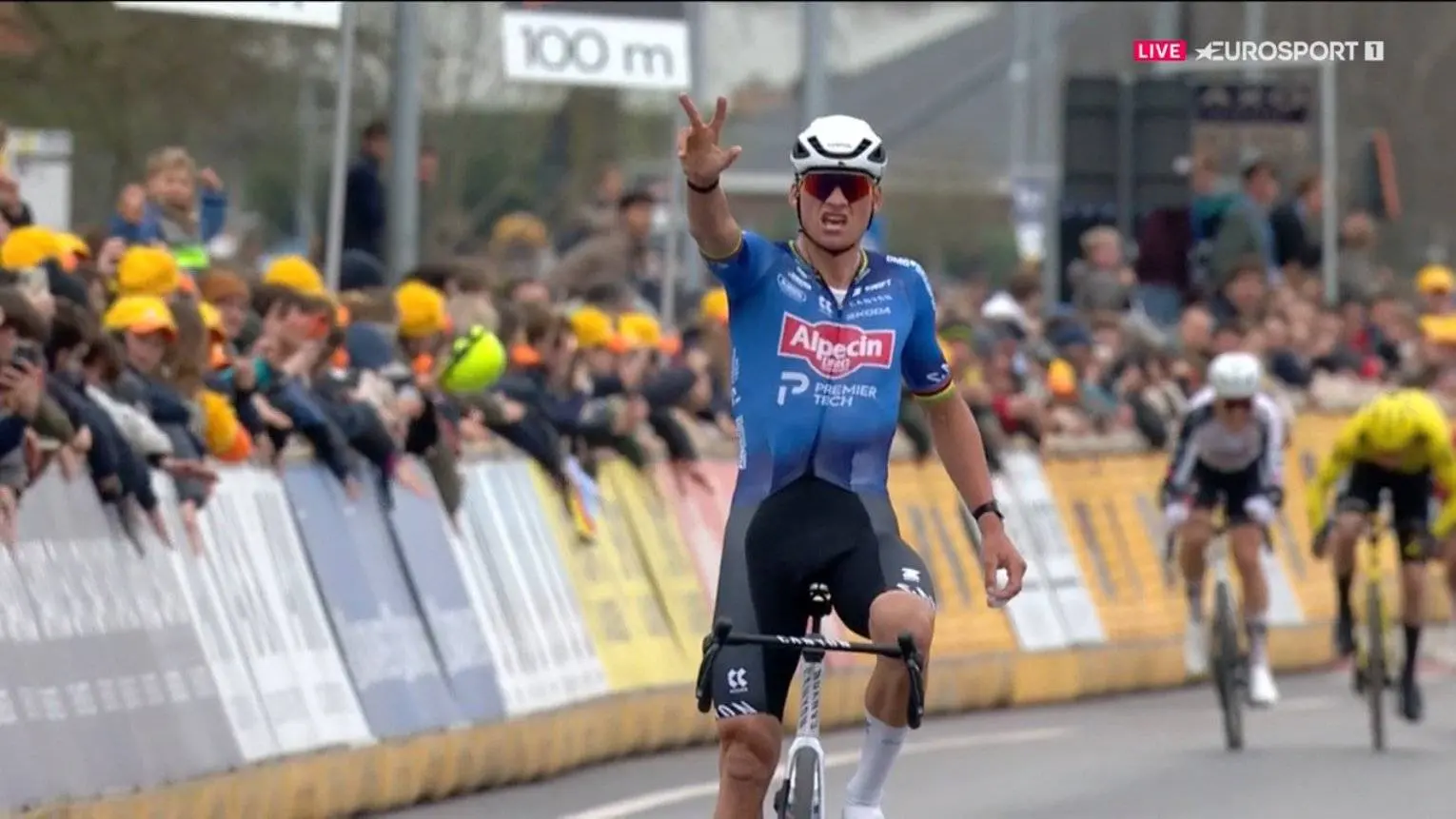 Mathieu van der Poel, celebrando una de sus numerosas victorias