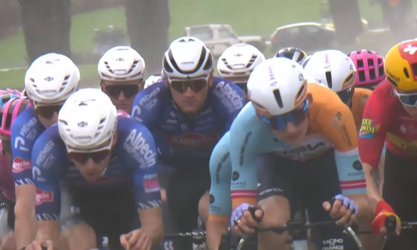 Mathieu van der Poel, en la etapa 2 de la Tirreno Adriático 2026.