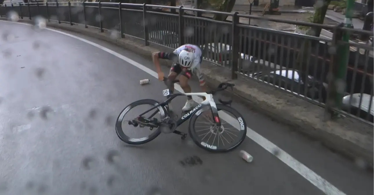 Igor Arrieta perdió el control de la bicicleta en una curva y se cayó