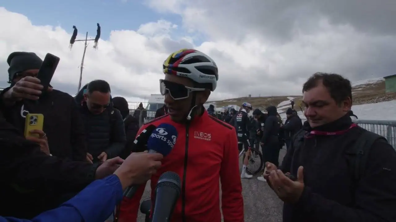 Egan Bernal en la línea de meta de la 7ª etapa en el Blockhaus