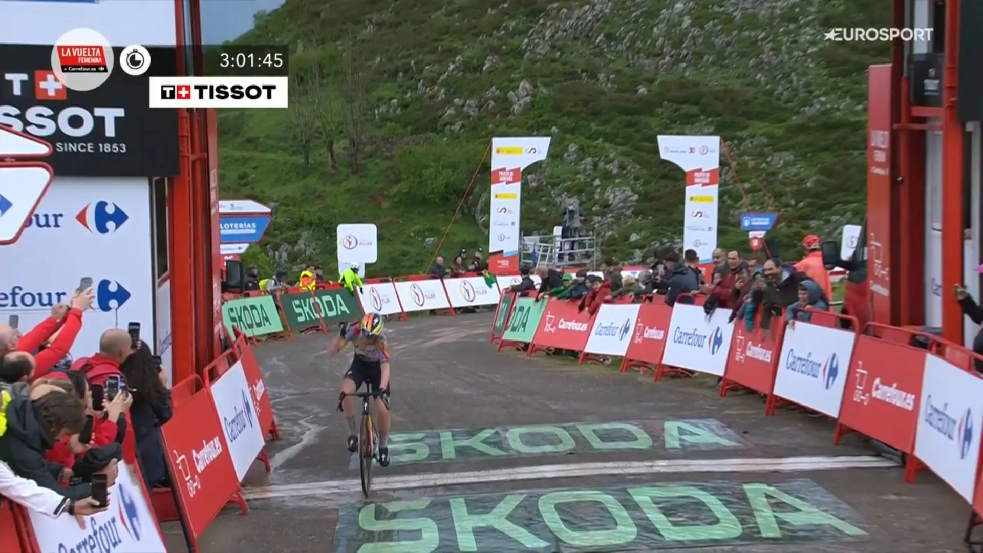 Van der Breggen vence y lidera